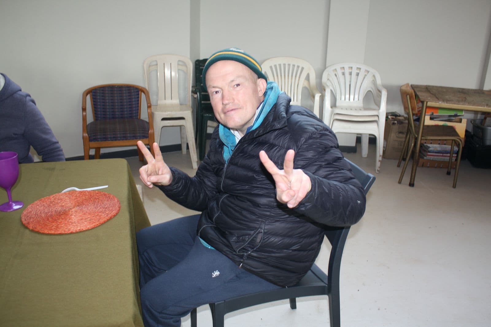 resident showing the peace symbol during the Mandela Day lunch